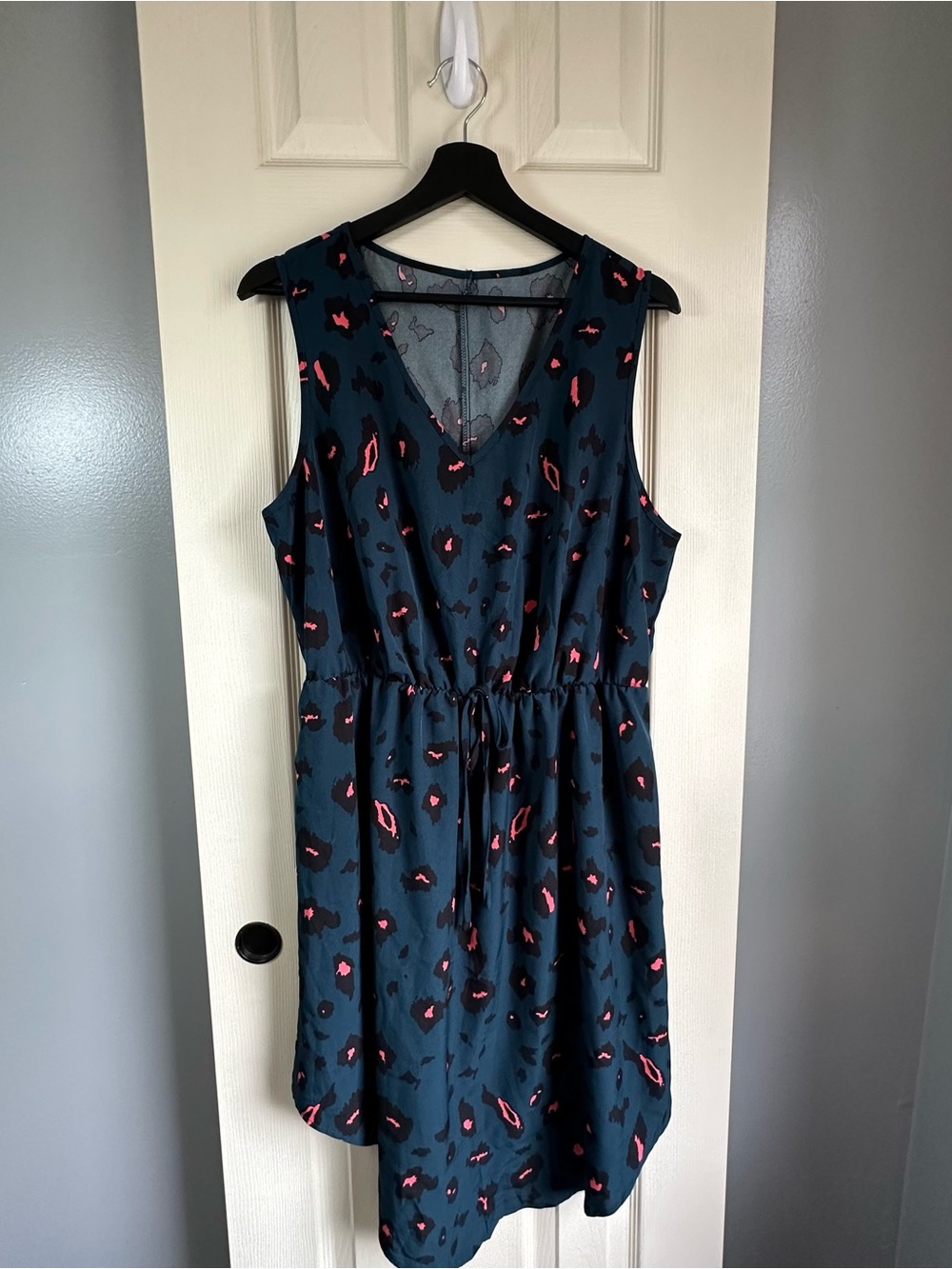 SHEIN Teal Sleeveless V-Neck Midi Dress with Pink Spot Print